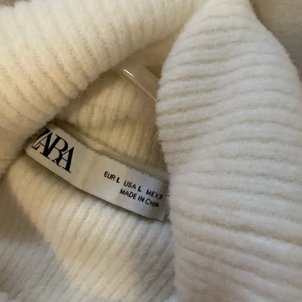 Zara Turtle Neck Sweater - Picture 2 of 3